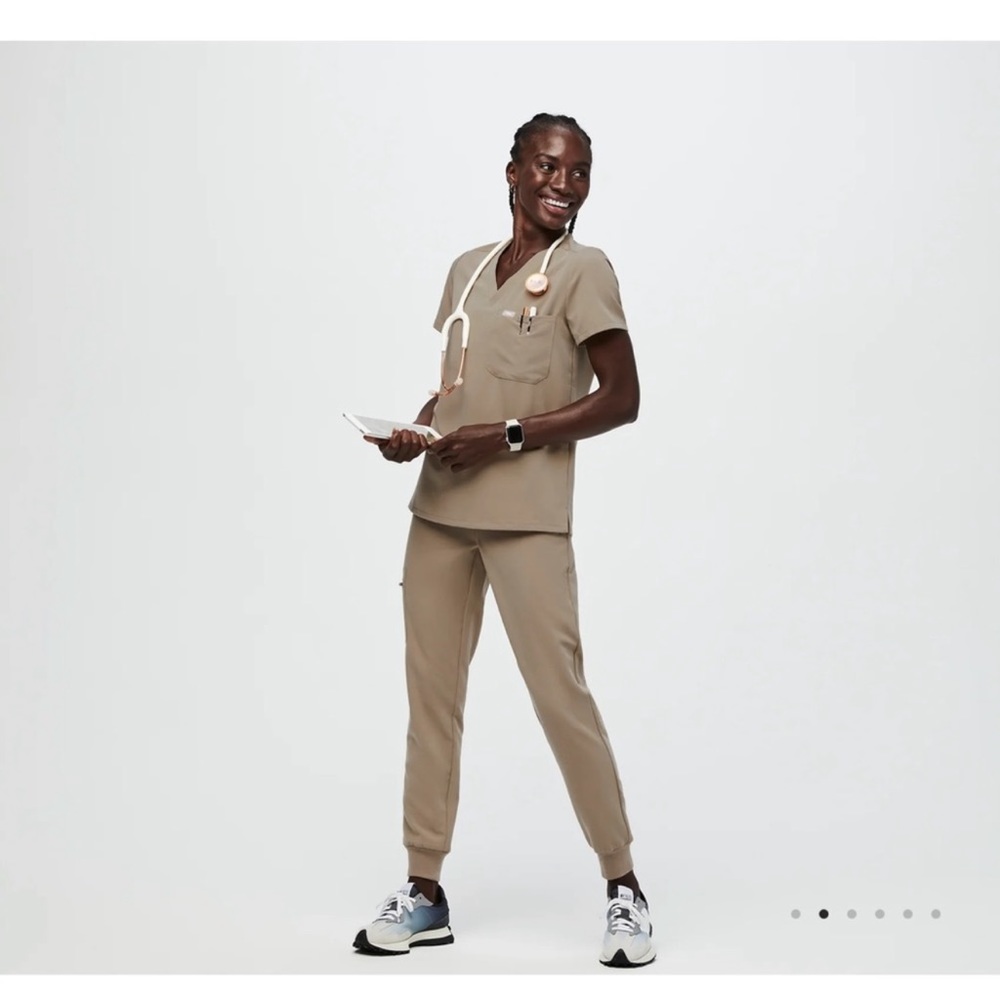 Figs scrubs latte set